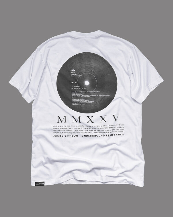 Camiseta Oversized Branca The First Journey